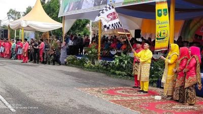 Dilepas Gubernur, Ribuan Warga Saksikan Pawai Ta’aruf MTQ Riau di Rohil