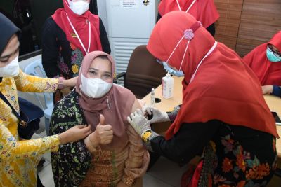 Pelaksanaan Vaksinasi Covid-19 di Mandau, Bupati Kasmarni Imbau Masyarakat Jangan Takut Divaksin